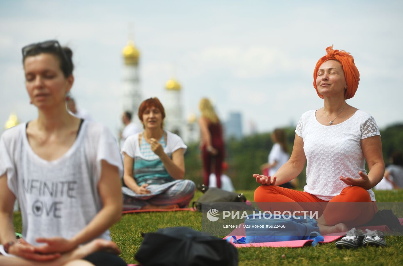 Международный фестиваль йоги в парке "Зарядье"
