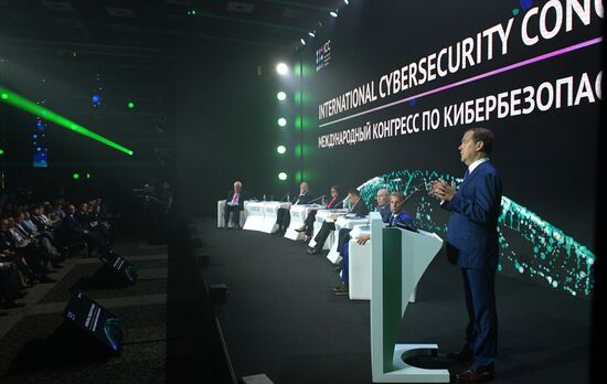 Премьер-министр РФ Д. Медведев выступил на международном конгрессе по кибербезопасности