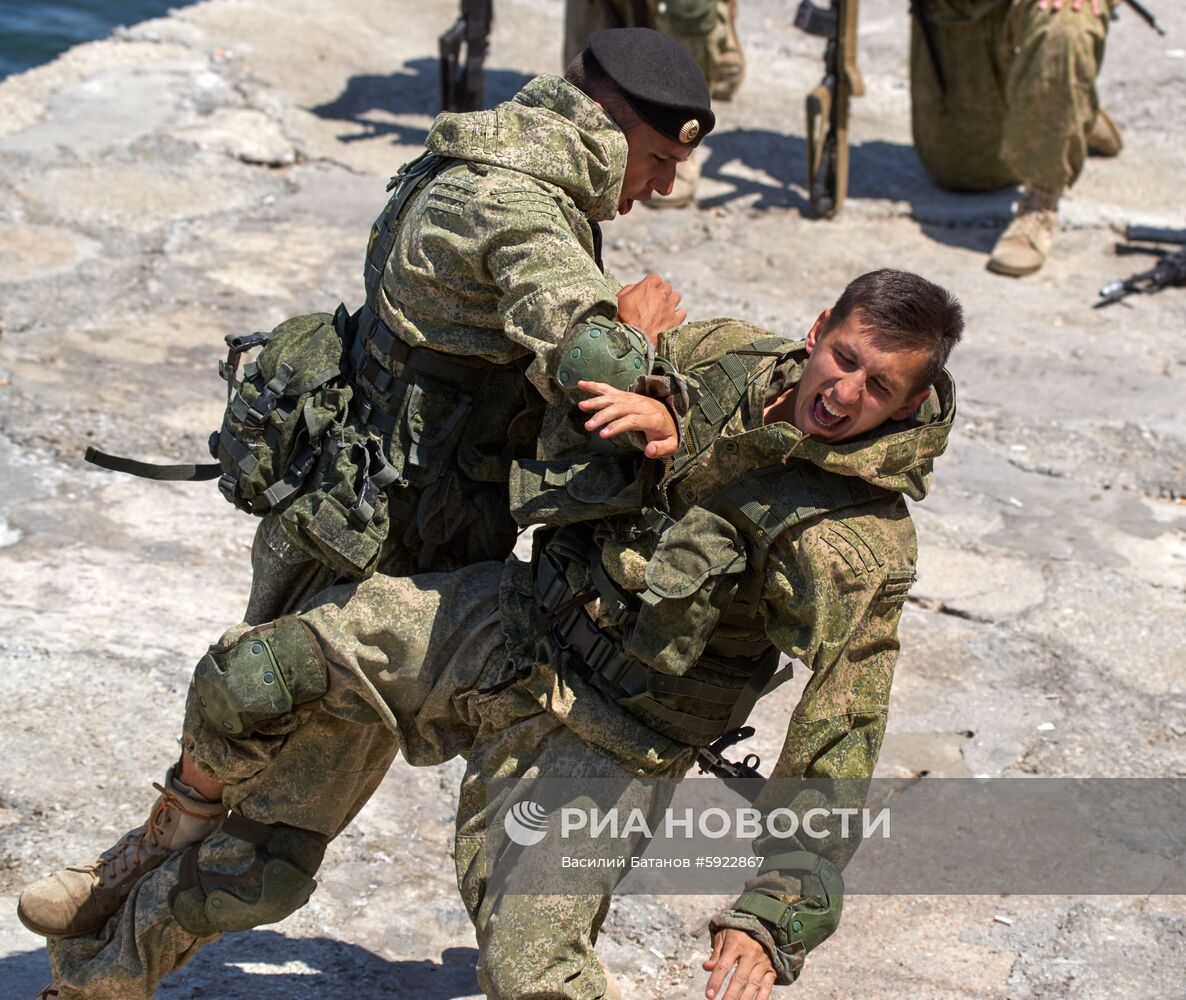 Тренировка военно-технического форума «Армия-2019» в Севастополе