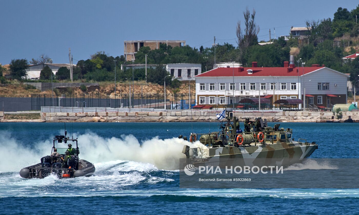 Тренировка военно-технического форума «Армия-2019» в Севастополе