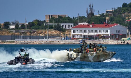 Тренировка военно-технического форума «Армия-2019» в Севастополе