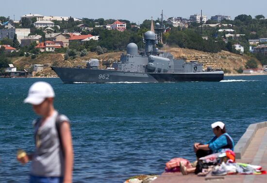 Тренировка военно-технического форума «Армия-2019» в Севастополе