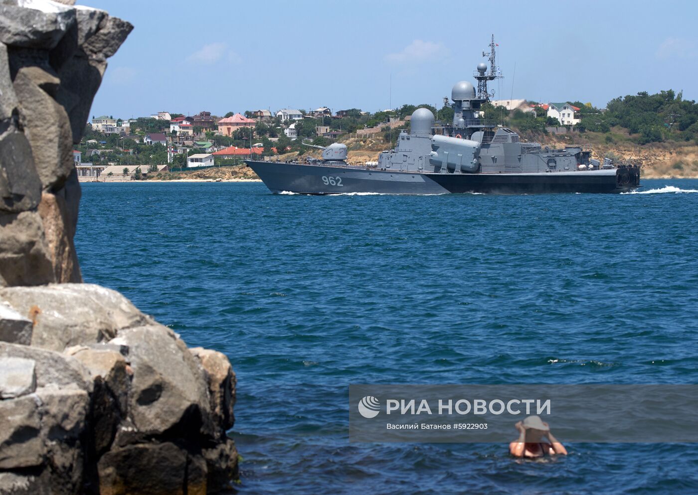 Тренировка военно-технического форума «Армия-2019» в Севастополе