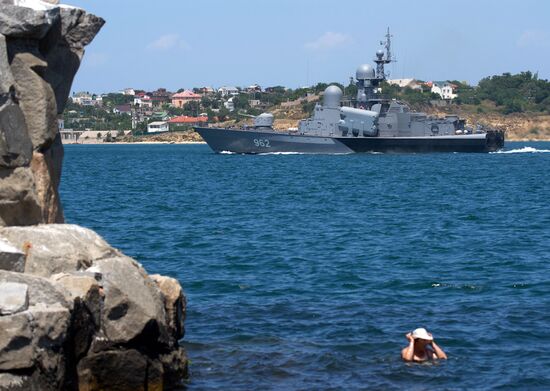 Тренировка военно-технического форума «Армия-2019» в Севастополе