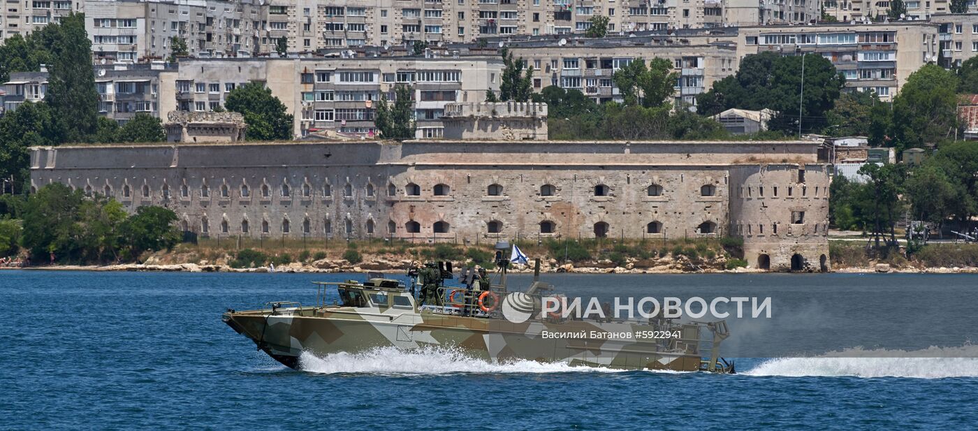 Тренировка военно-технического форума «Армия-2019» в Севастополе