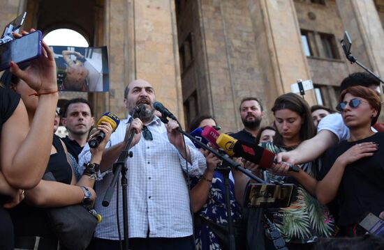 Акция протеста у здания парламента Грузии