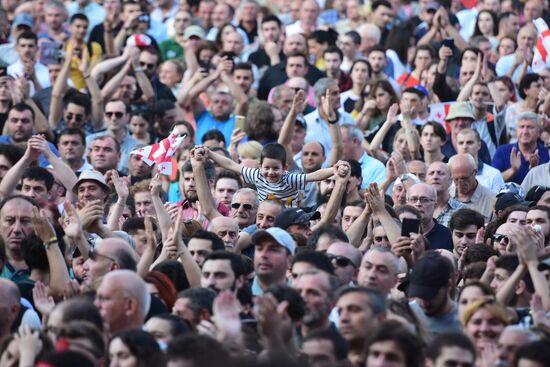Акция протеста у здания парламента Грузии
