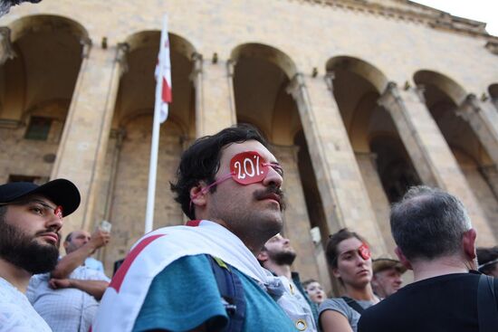 Акция протеста у здания парламента Грузии