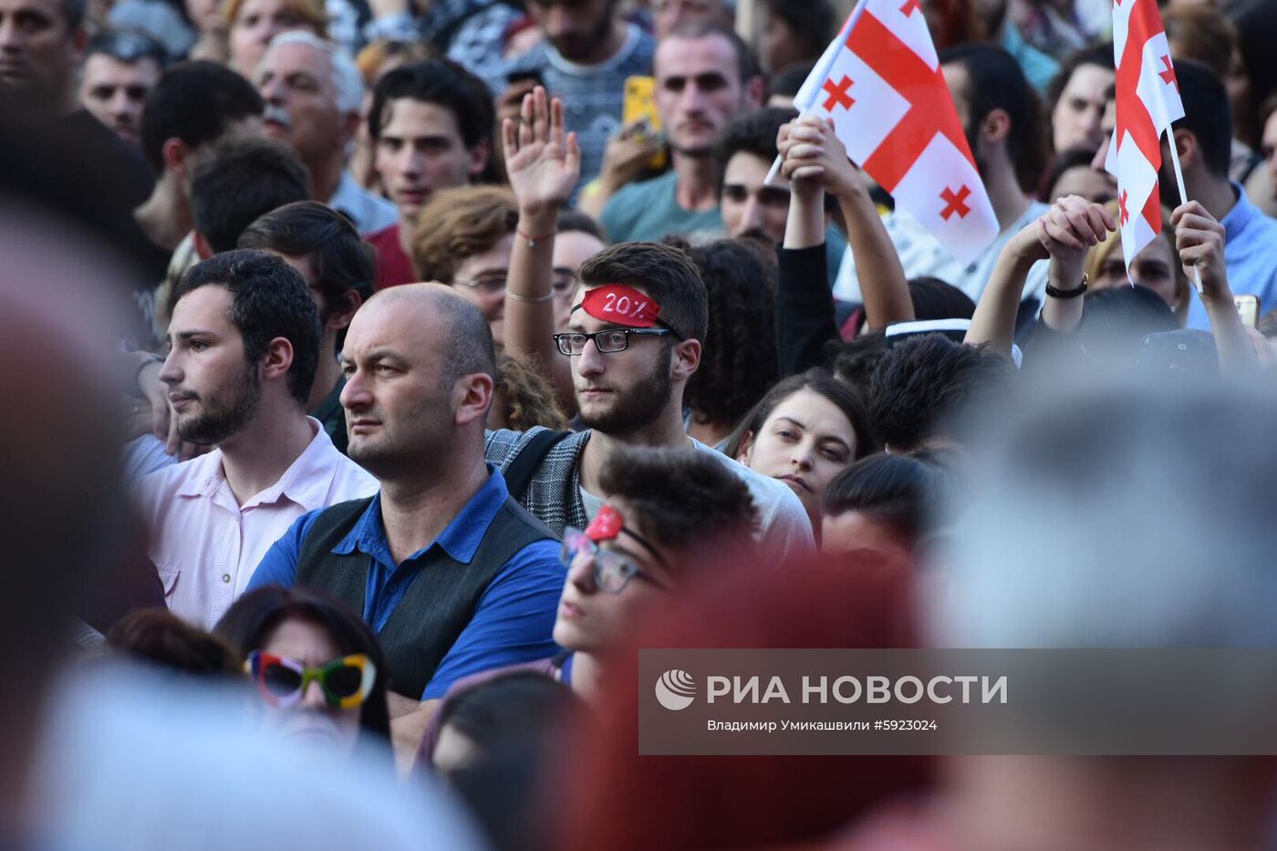 Акция протеста у здания парламента Грузии