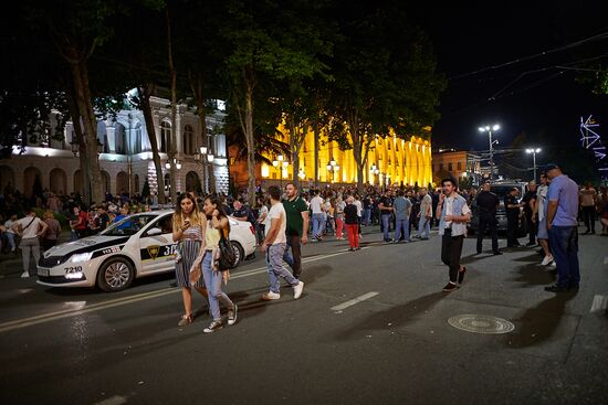 Акция протеста у здания парламента Грузии