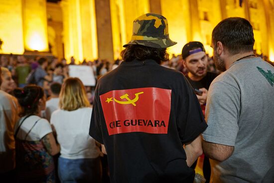 Акция протеста у здания парламента Грузии