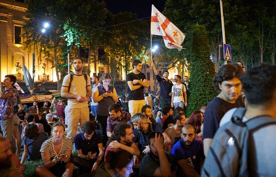 Акция протеста у здания парламента Грузии