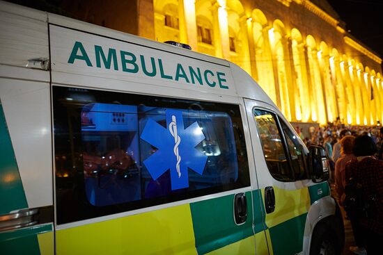 Акция протеста у здания парламента Грузии