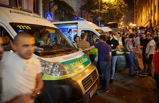 Акция протеста у здания парламента Грузии