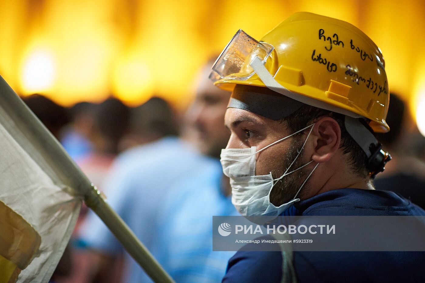 Акция протеста у здания парламента Грузии