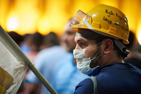 Акция протеста у здания парламента Грузии