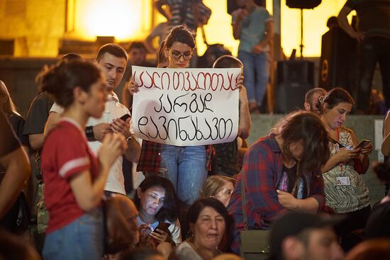 Акция протеста у здания парламента Грузии