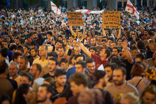 Акция протеста у здания парламента Грузии