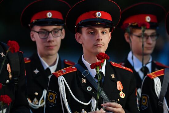 Акция "Вахта памяти. Вечный огонь" в Александровском саду