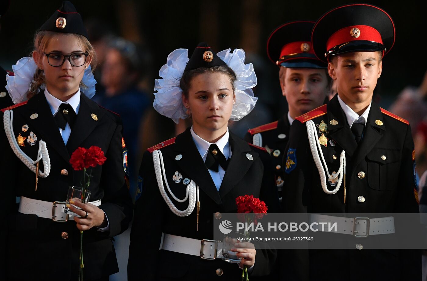 Акция "Вахта памяти. Вечный огонь" в Александровском саду