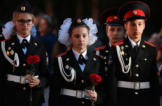 Акция "Вахта памяти. Вечный огонь" в Александровском саду