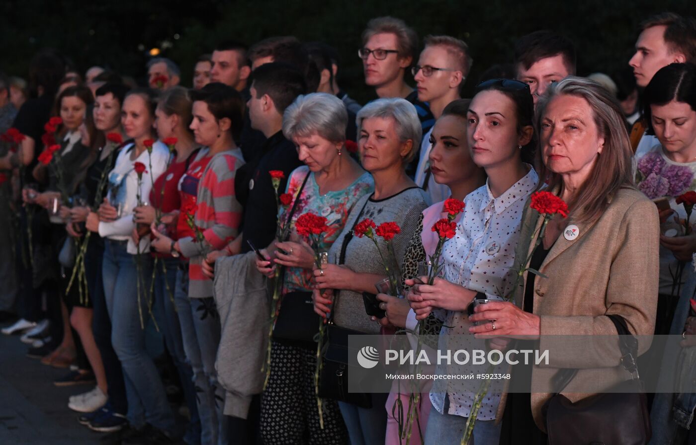 Акция "Вахта памяти. Вечный огонь" в Александровском саду