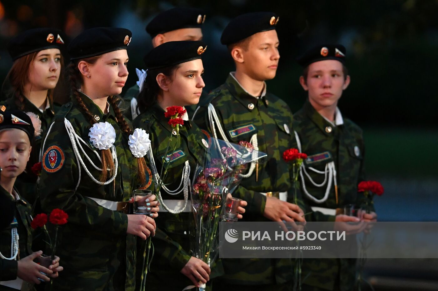 Акция "Вахта памяти. Вечный огонь" в Александровском саду