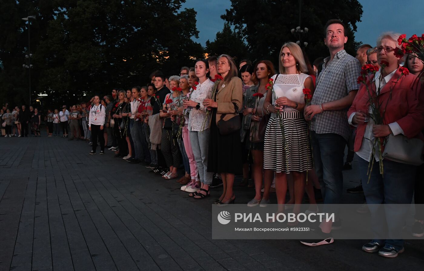 Акция "Вахта памяти. Вечный огонь" в Александровском саду