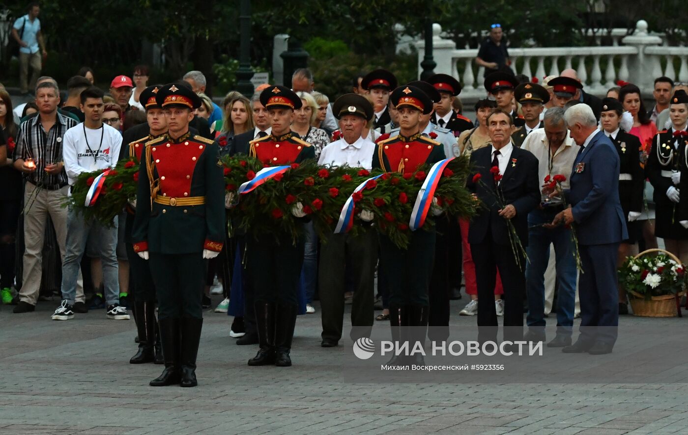 Акция "Вахта памяти. Вечный огонь" в Александровском саду