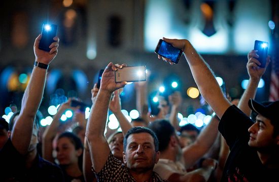 Акции протеста у здания парламента Грузии