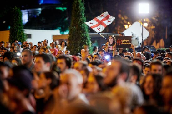 Акции протеста у здания парламента Грузии