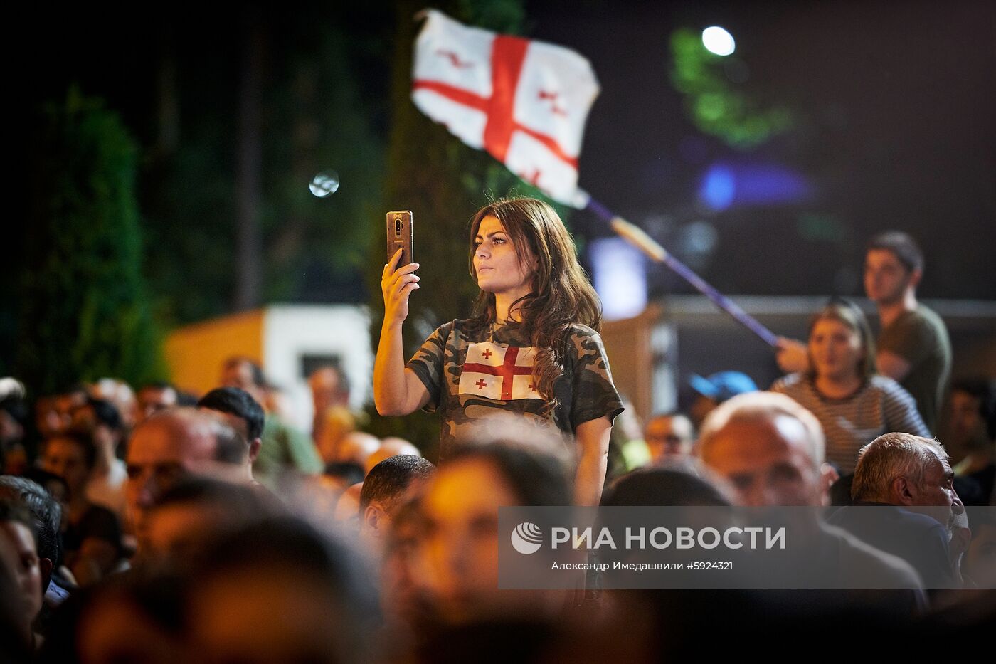 Акции протеста у здания парламента Грузии