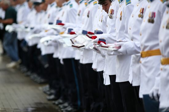 Празднование школьных выпускных в городах России