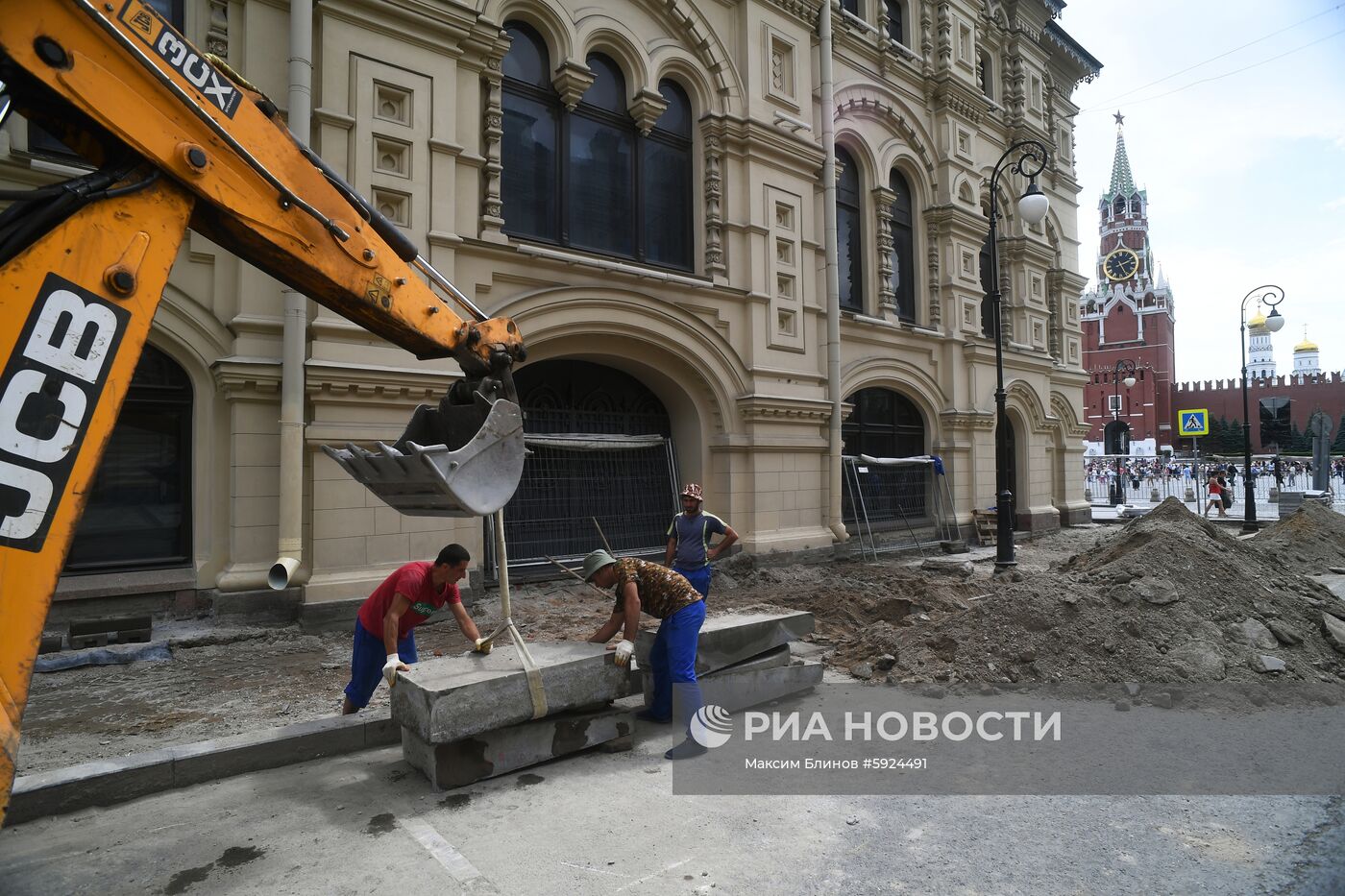 Работы по благоустройству на улице Ильинка