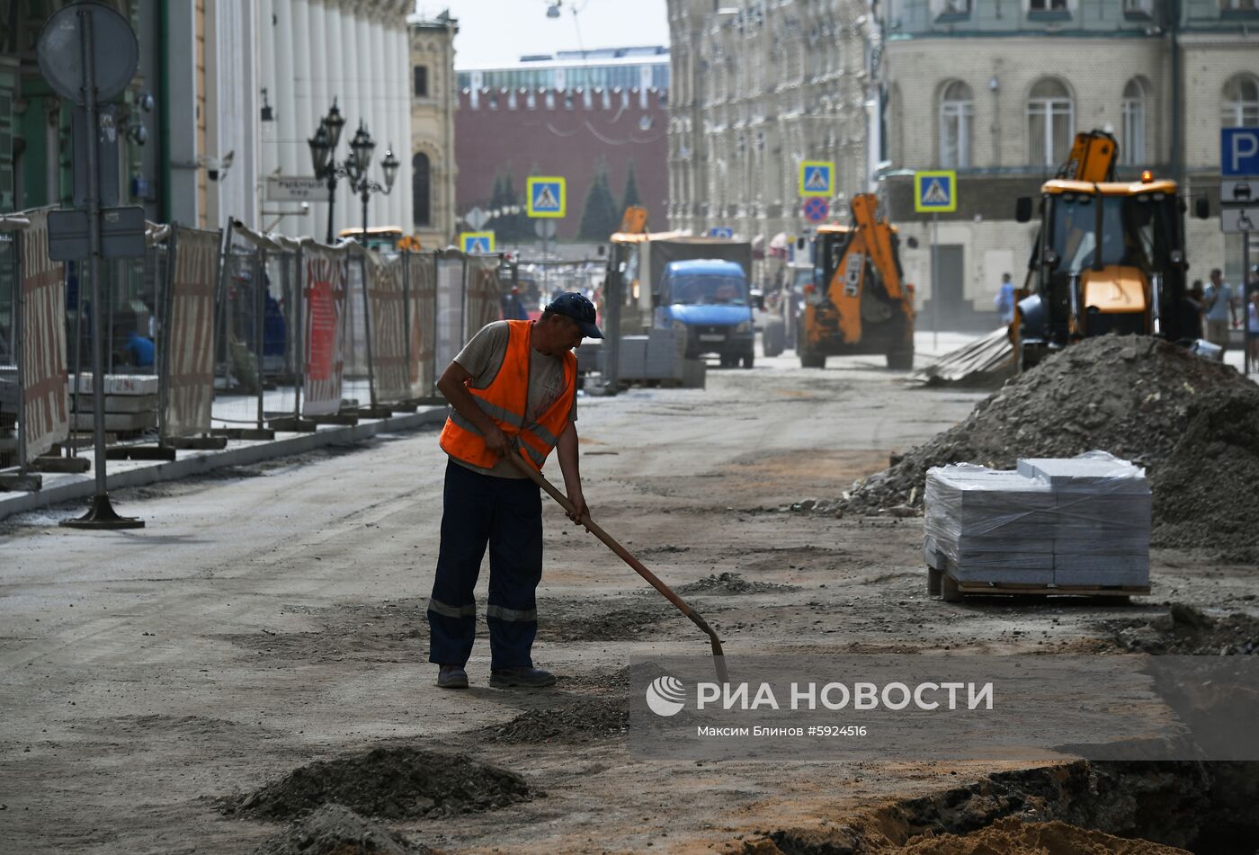 Работы по благоустройству на улице Ильинка