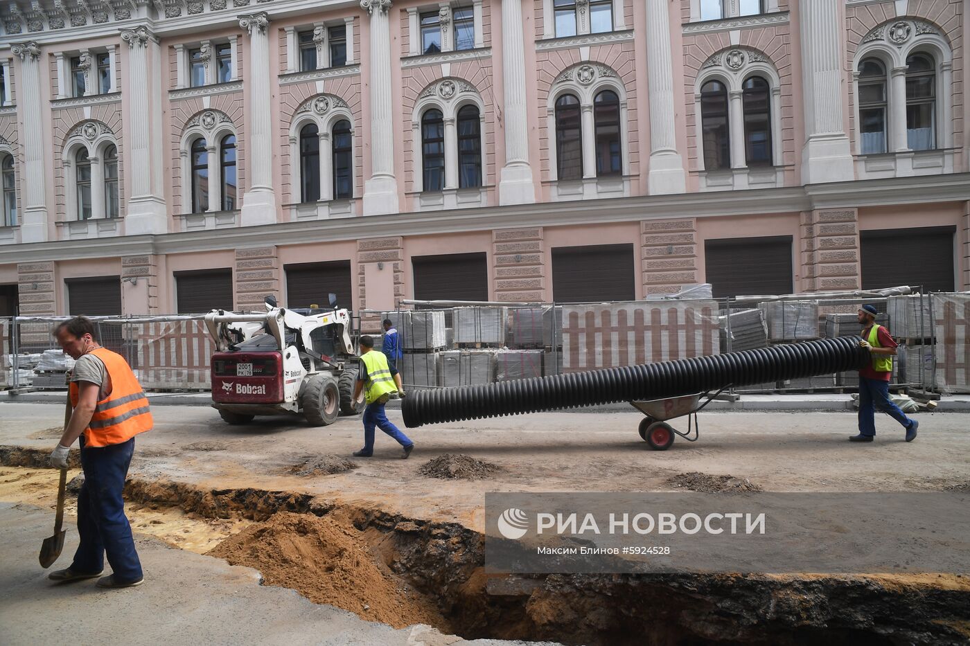 Работы по благоустройству на улице Ильинка