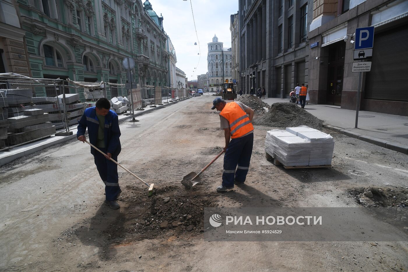 Работы по благоустройству на улице Ильинка