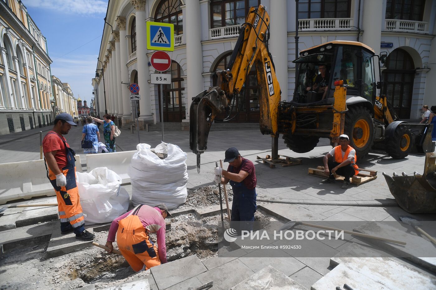 Работы по благоустройству на улице Ильинка