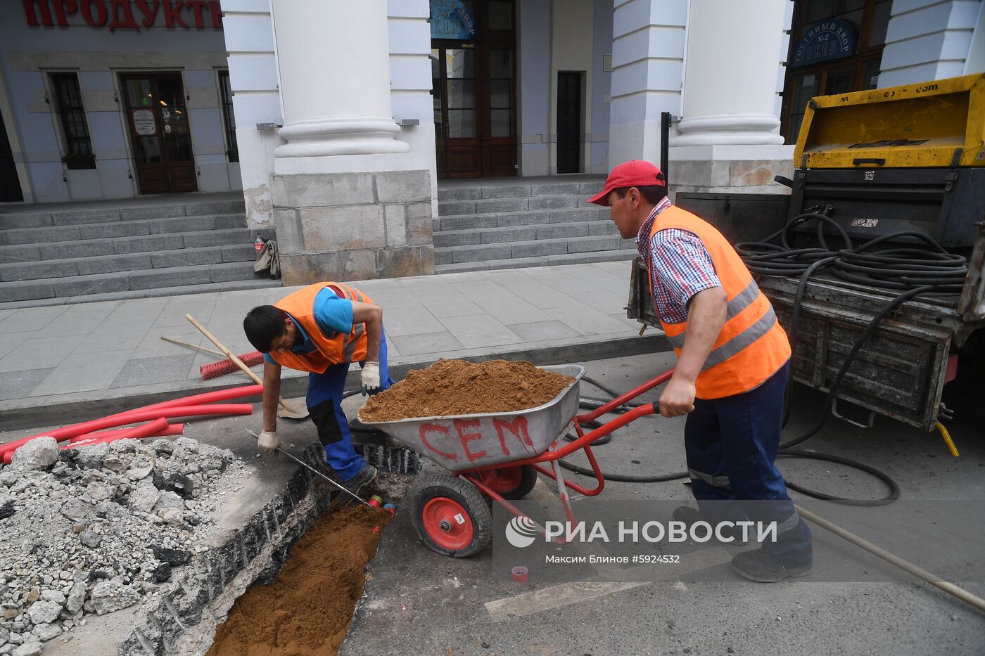 Работы по благоустройству на улице Ильинка