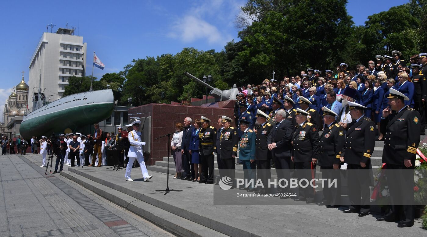 Празднование школьных выпускных в городах России