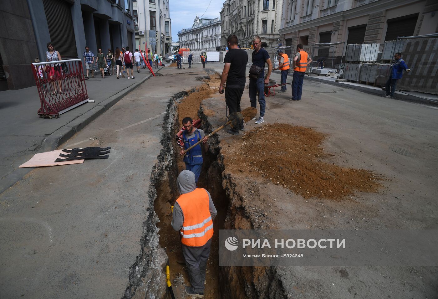 Работы по благоустройству на улице Ильинка