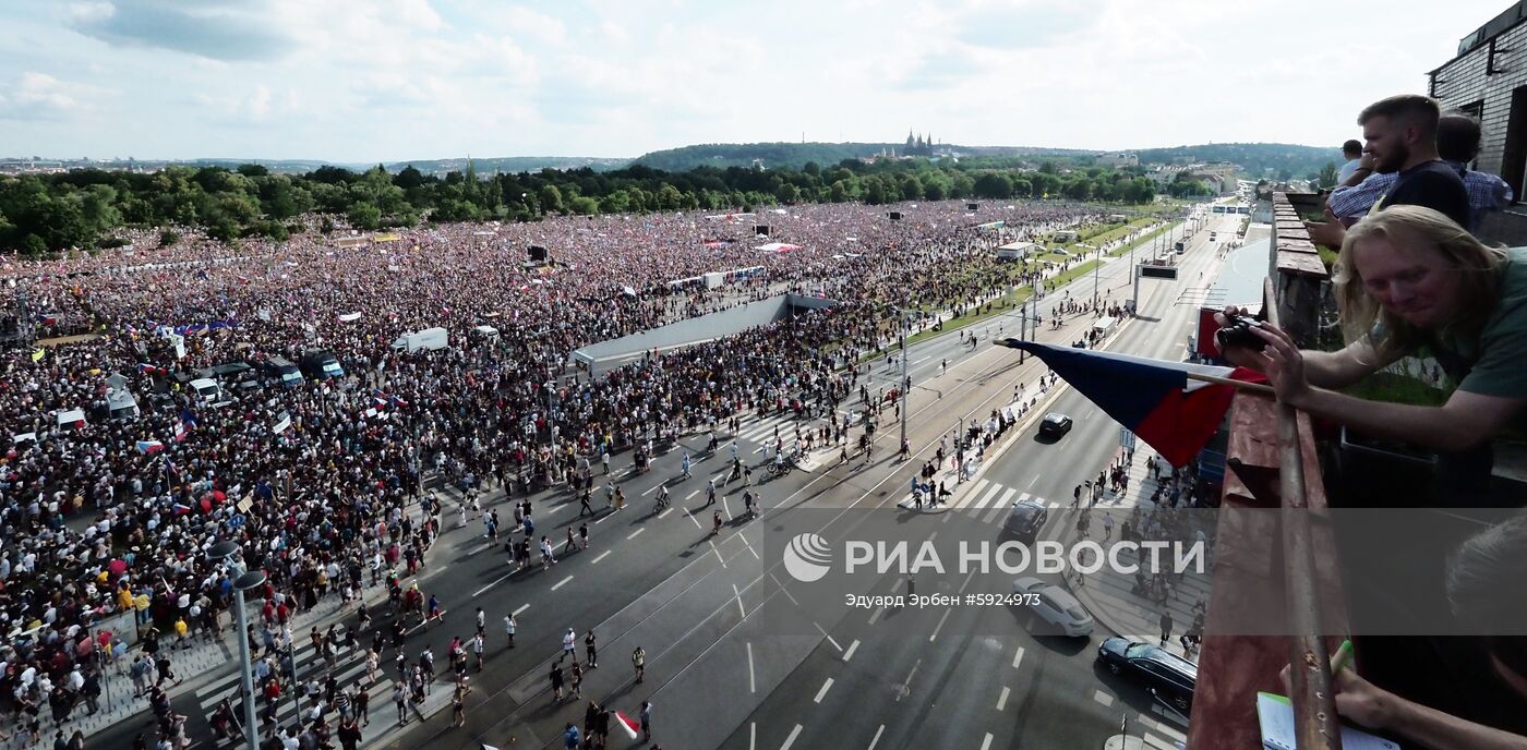 Акция в Праге против премьер-министра А. Бабиша