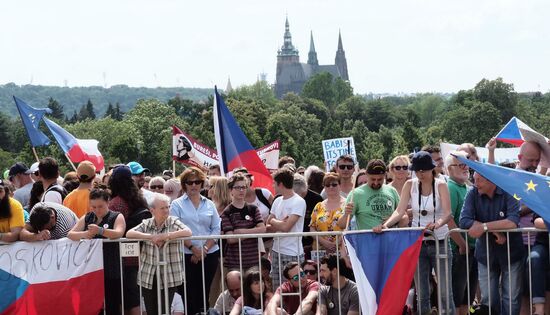 Акция в Праге против премьер-министра А. Бабиша