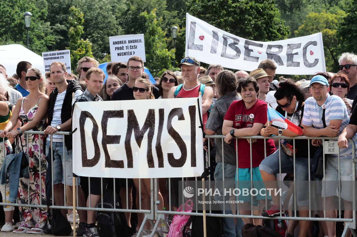 Акция в Праге против премьер-министра А. Бабиша