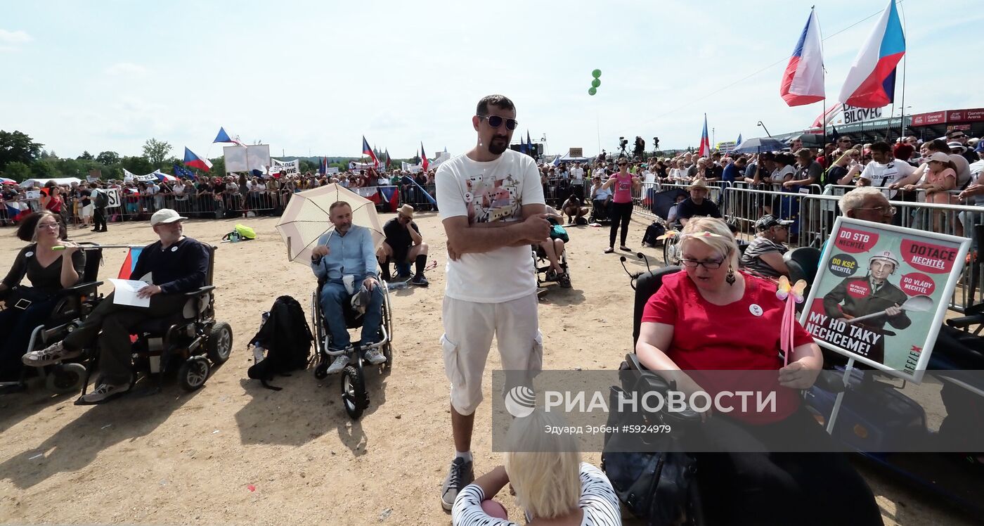 Акция в Праге против премьер-министра А. Бабиша