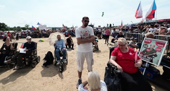 Акция в Праге против премьер-министра А. Бабиша