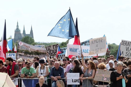 Акция в Праге против премьер-министра А. Бабиша