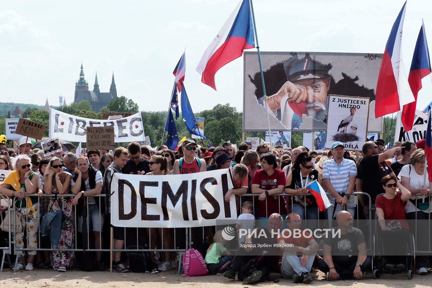 Акция в Праге против премьер-министра А. Бабиша