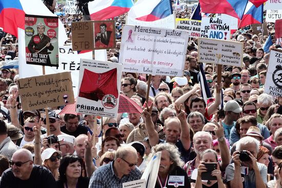 Акция в Праге против премьер-министра А. Бабиша