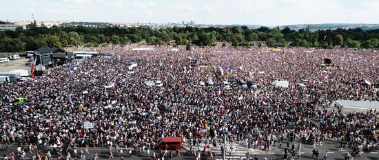 Акция в Праге против премьер-министра А. Бабиша